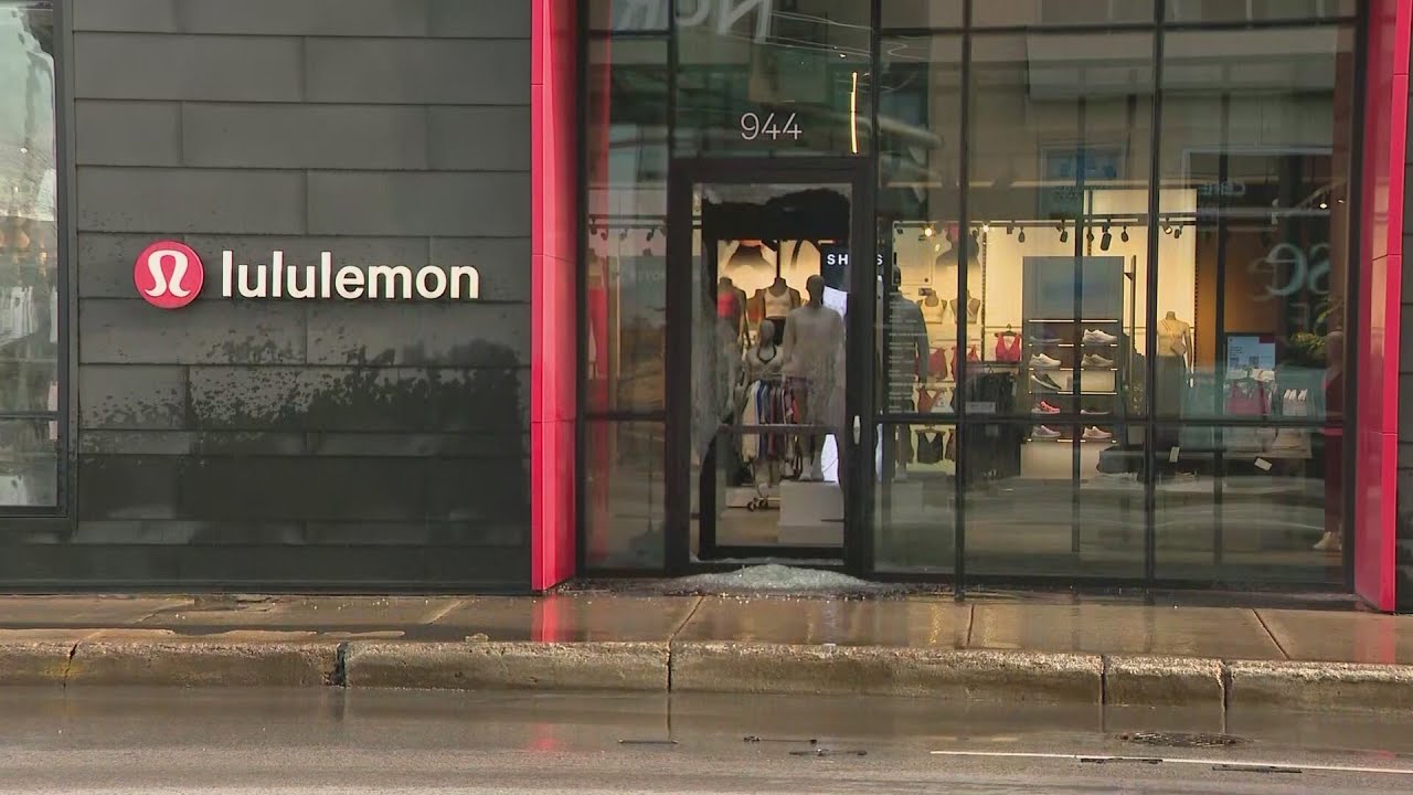 Chicago police investigate smash-and-grab at Lululemon in Lincoln Park