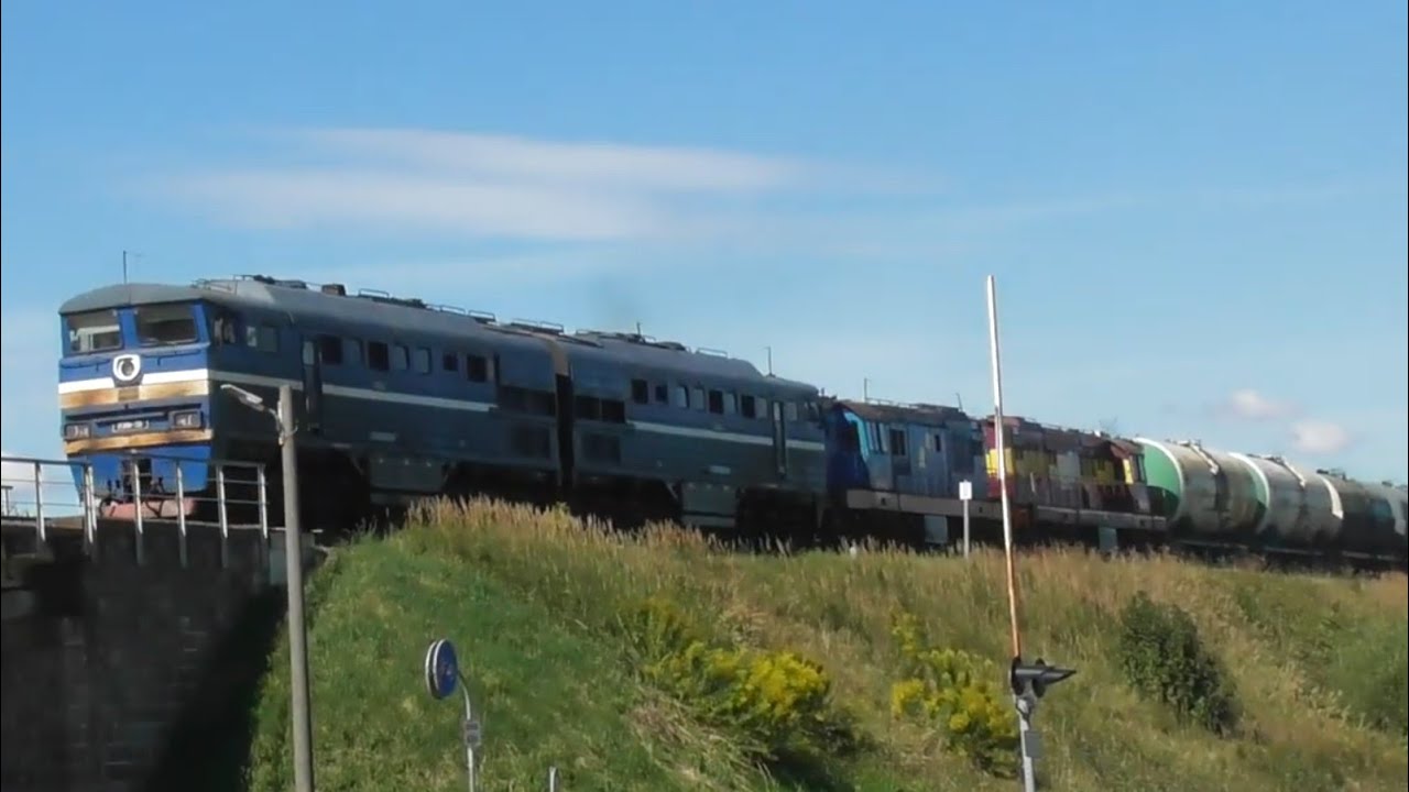 2ТЭ116-726 + ЧМЭ3-4332 + ЧМЭ3-5380 приближаются к станции Елгава