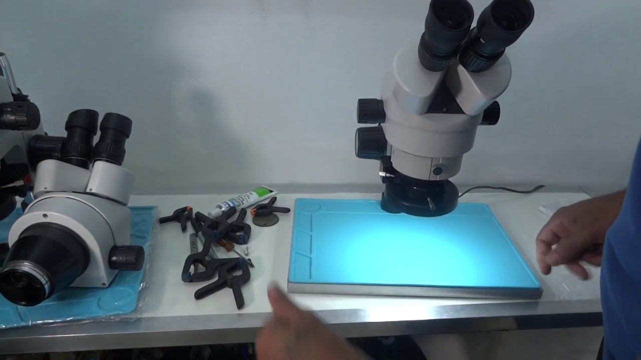 MICROSCÓPIO BINOCULAR OU TRINOCULAR COM BASE MODIFICADA.