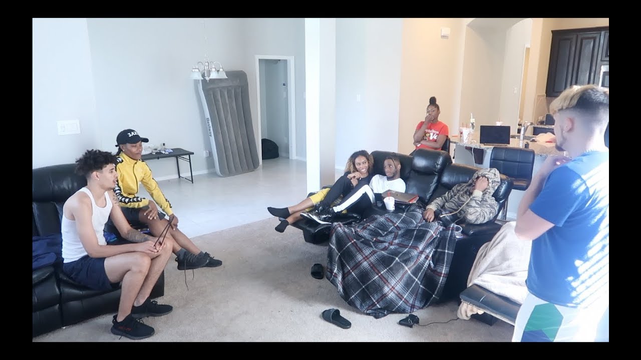 YOUR K.1.T.T.Y STINK INFRONT OF COMPANY PRANK!!! FT ARMON AND TREY & JAZZ AND TAE