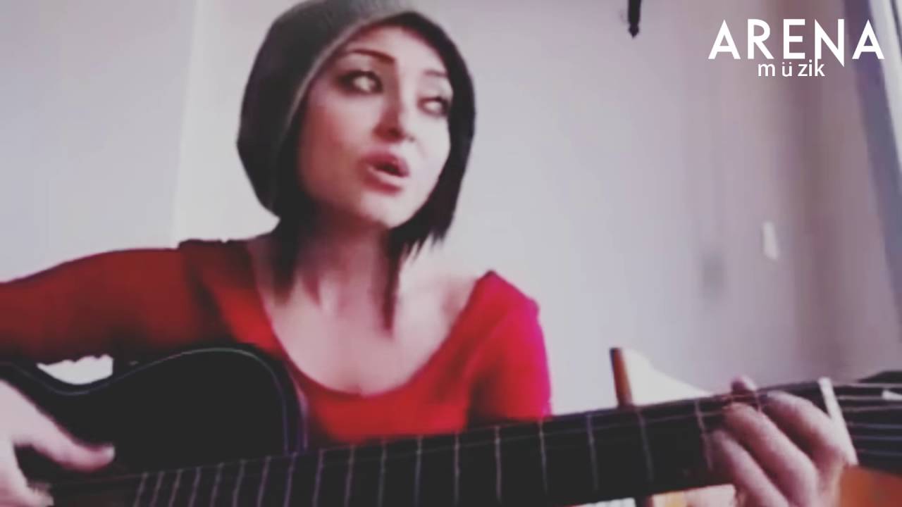 Esra Esgil - Omuzumda Ağlayan Bir Sen (YENİ)