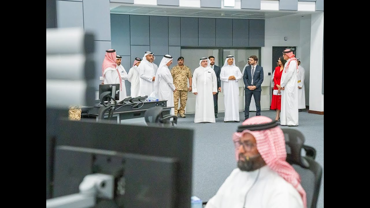 نائب جلالة الملك ولي العهد يتفضل بزيارة مركز إدارة الحركة الجوية التابع لوزارة المواصلات والاتصالات