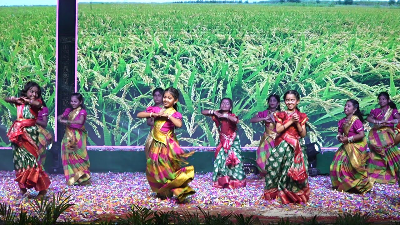 'Janapadha Folk' Medley Dance || Krishnaveni High School Annualday-2025 || Choutuppal