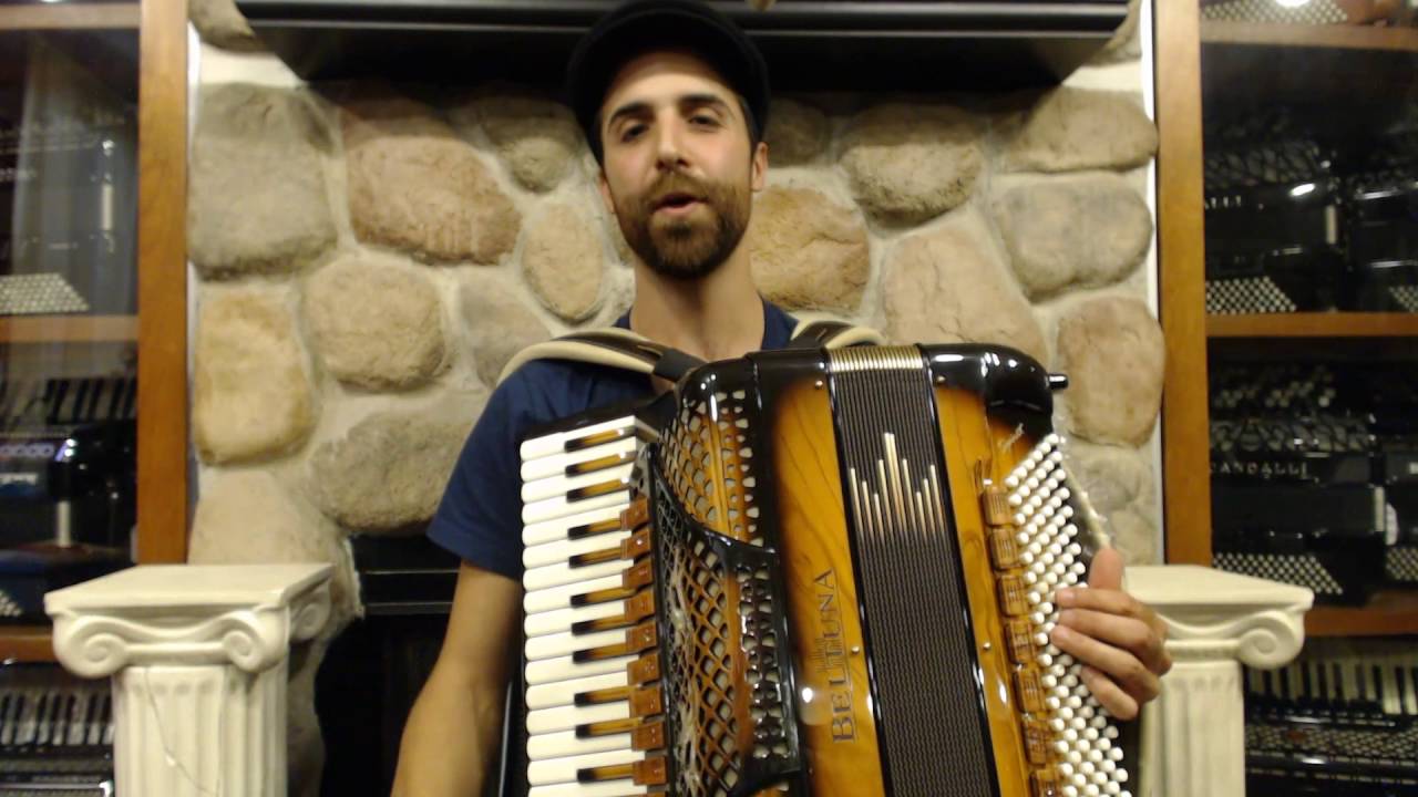 How to Play a 120 Bass Accordion - Lesson 3 - Major 7th and Major 9th chords - Speedboat Musette