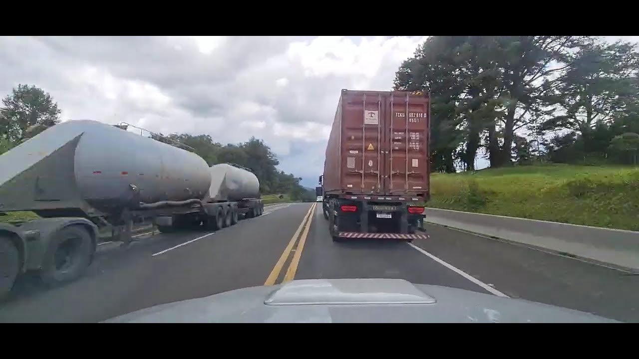 Caminho de São Cristóvão do Sul na  Br 116 sentido Mafra de Hilux SW4...