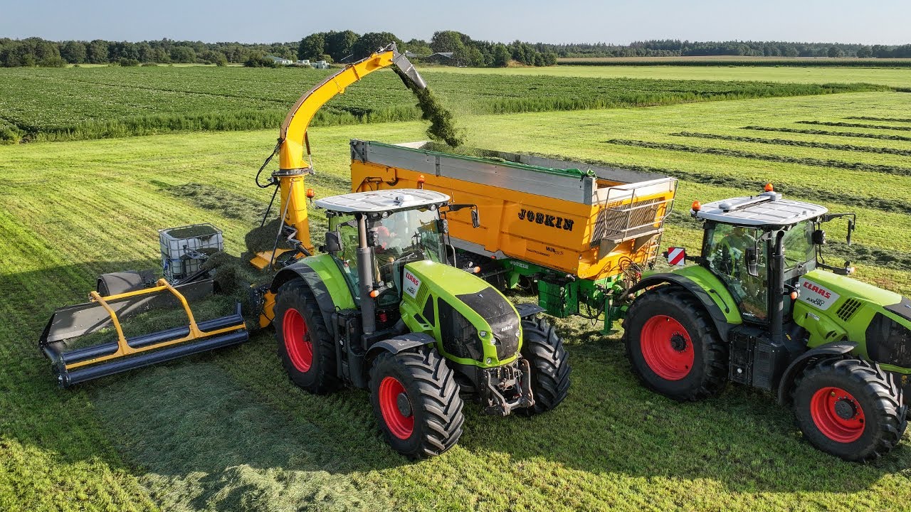 Elho Cobra 7710T | Getrokken hakselaar | Claas Axion 950 | Forage harvester in The Netherlands
