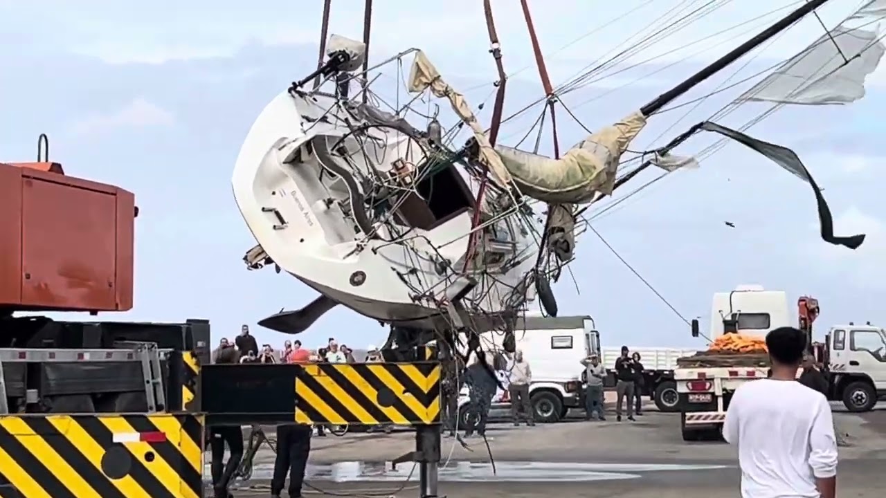 Rescate de velero argentino de las costas del Puerto del Buceo Montevideo 8 de abril 2025 Uruguay