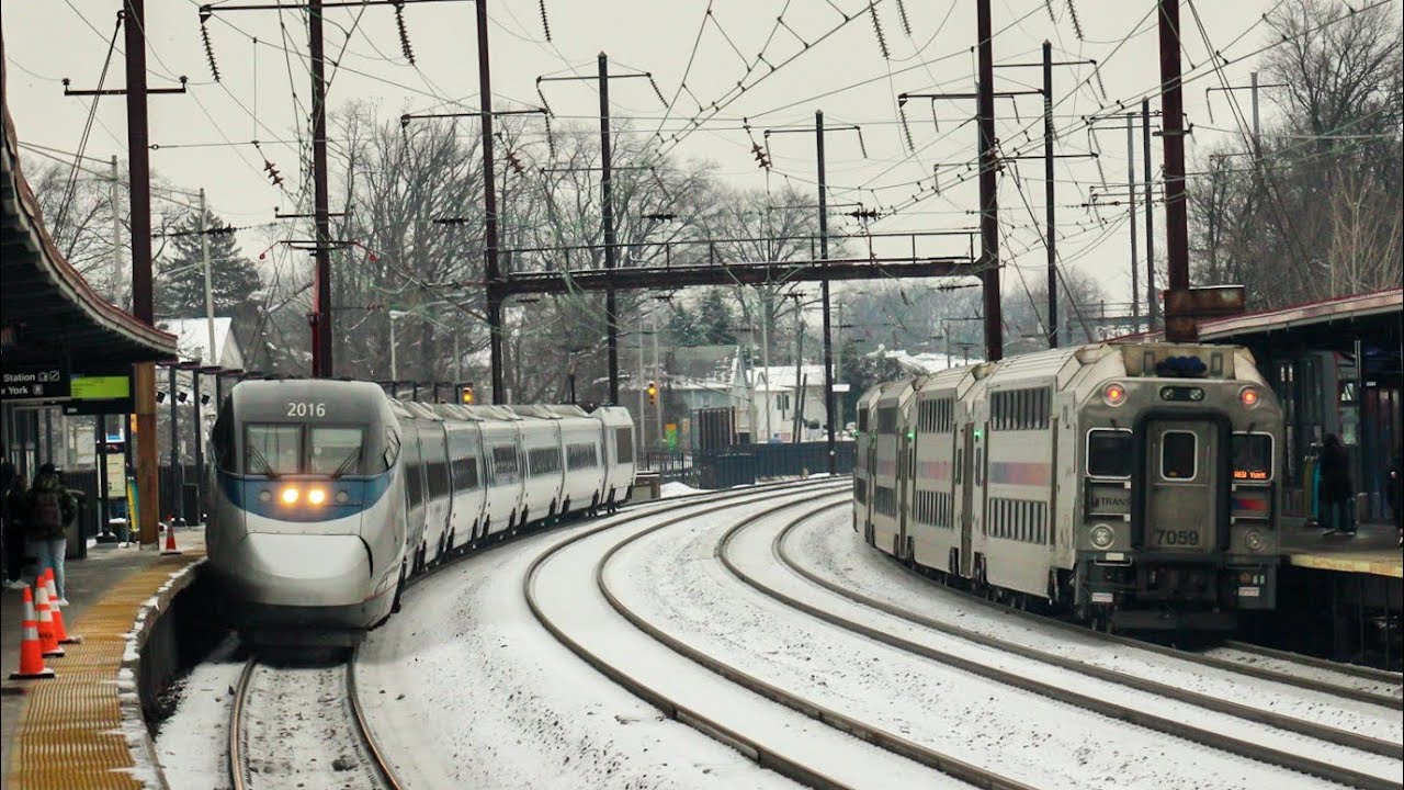 ᴴᴰ⁶⁰ Trains in the snow at Metropark! - 12/28/2025