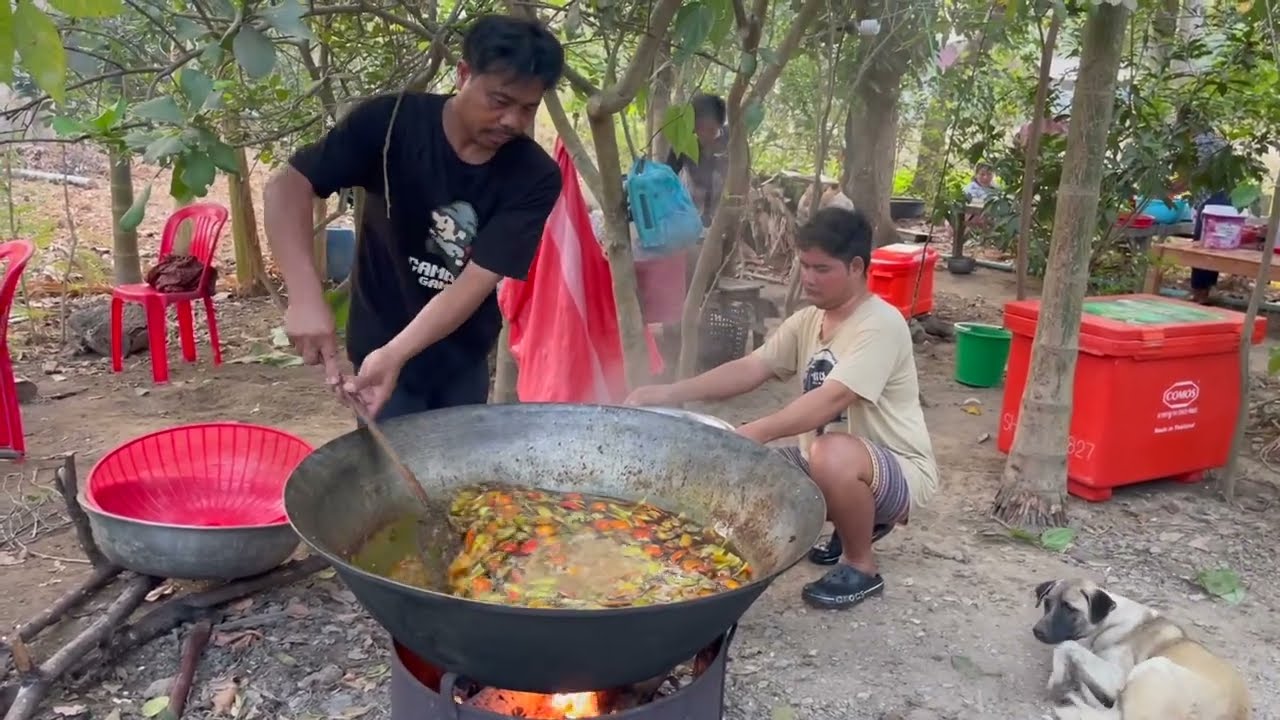 We are preparing meals at home today to bring to Wat Palang
