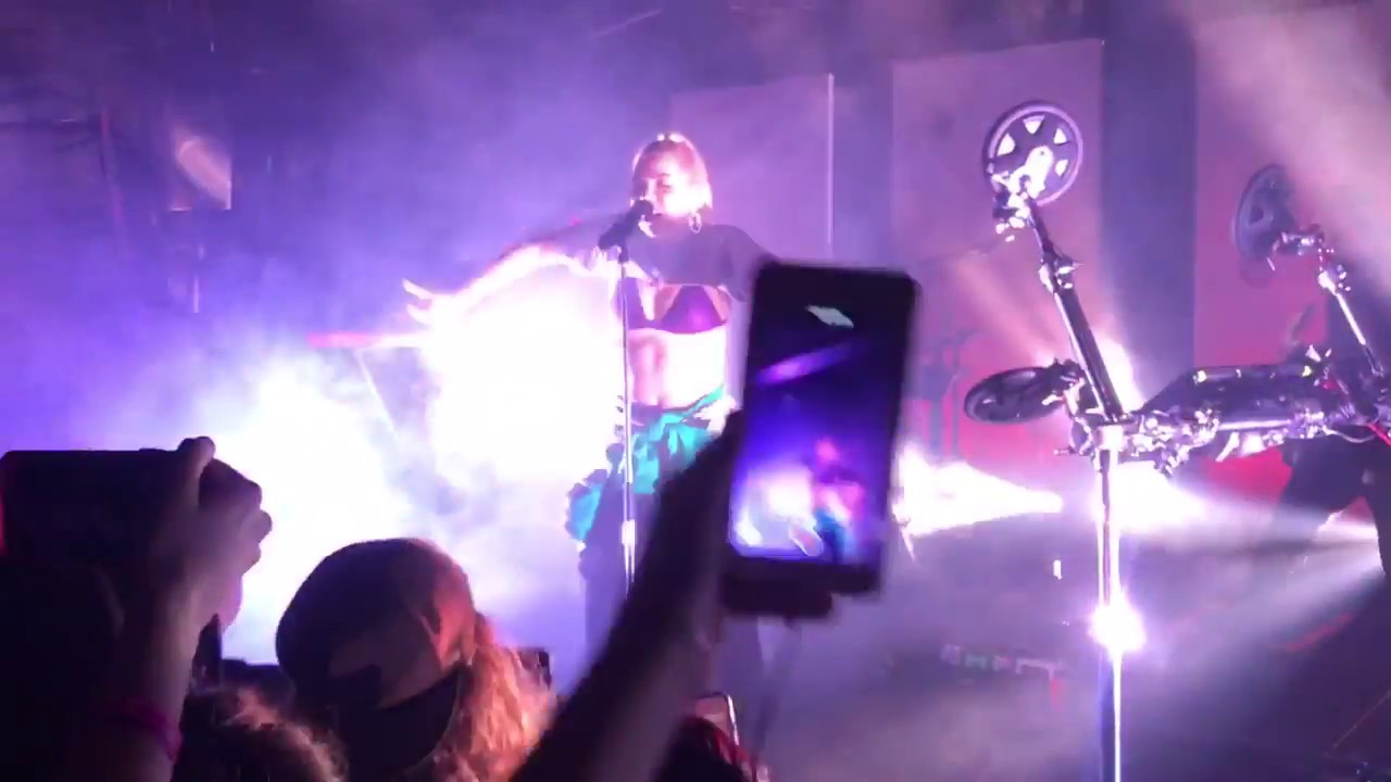 Wanna be missed live on expectations tour - Hayley Kiyoko -