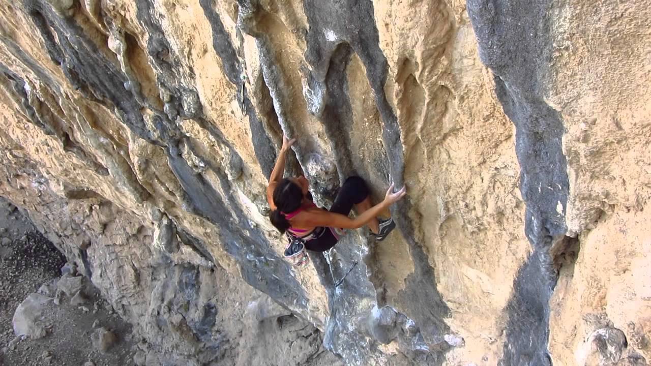 Nuria Gonzalez en Lagunas Mentales, 8a+b