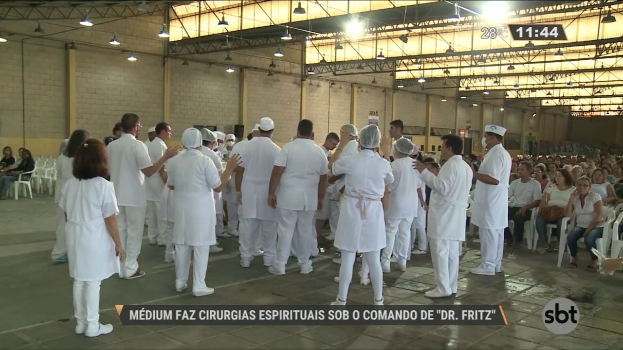 A cura pela fé: em um final de semana, mais de mil pessoas realizaram cirurgia espiritual