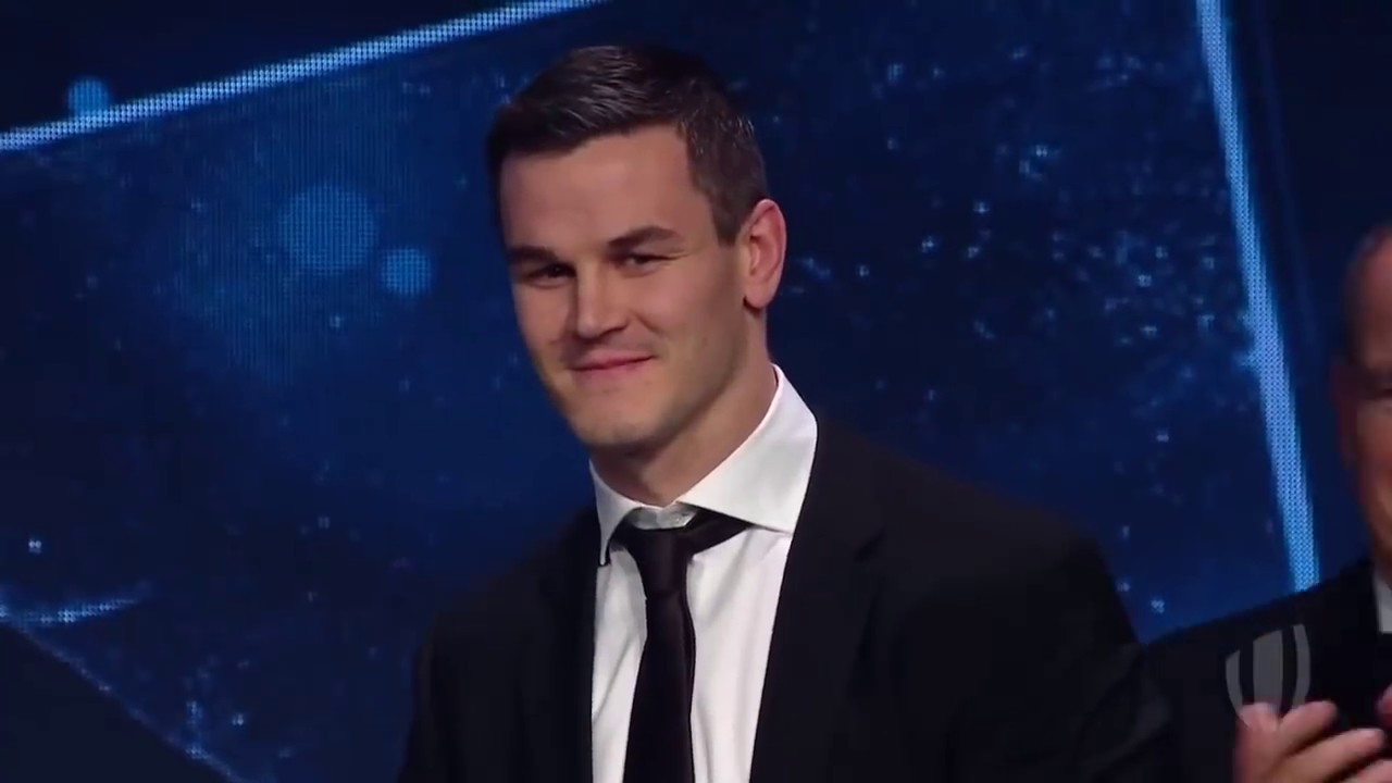 Speechless Sexton picks up World Rugby Men's 15s Player of the Year Award 2018