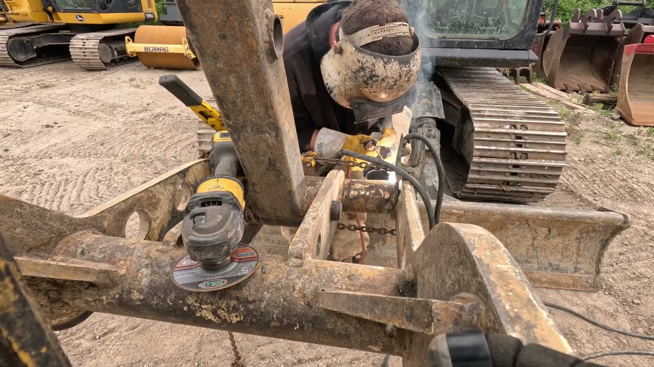 Excavator Grapple Welding Repairs