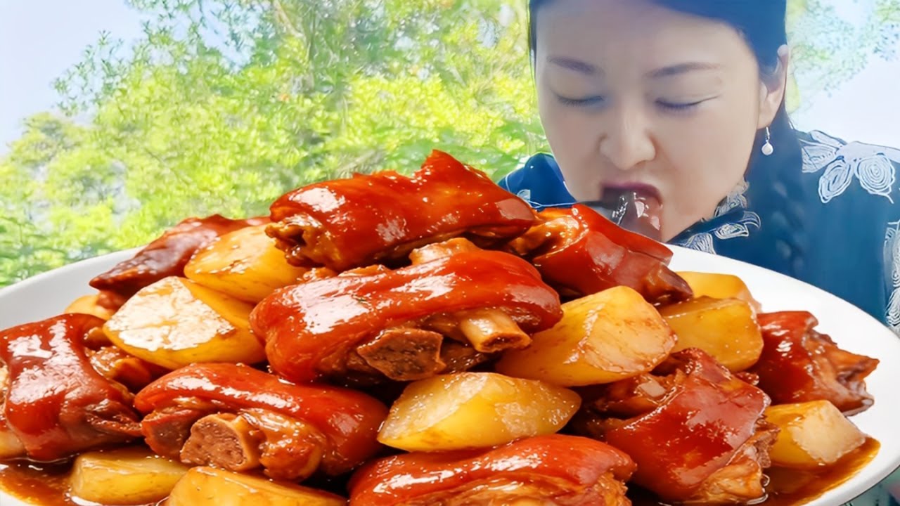 饞哭了！小雨秘製大豬蹄出鍋，Q 彈軟糯一口淪陷，香到舔手指停不下來！ 【市民朱小雨】