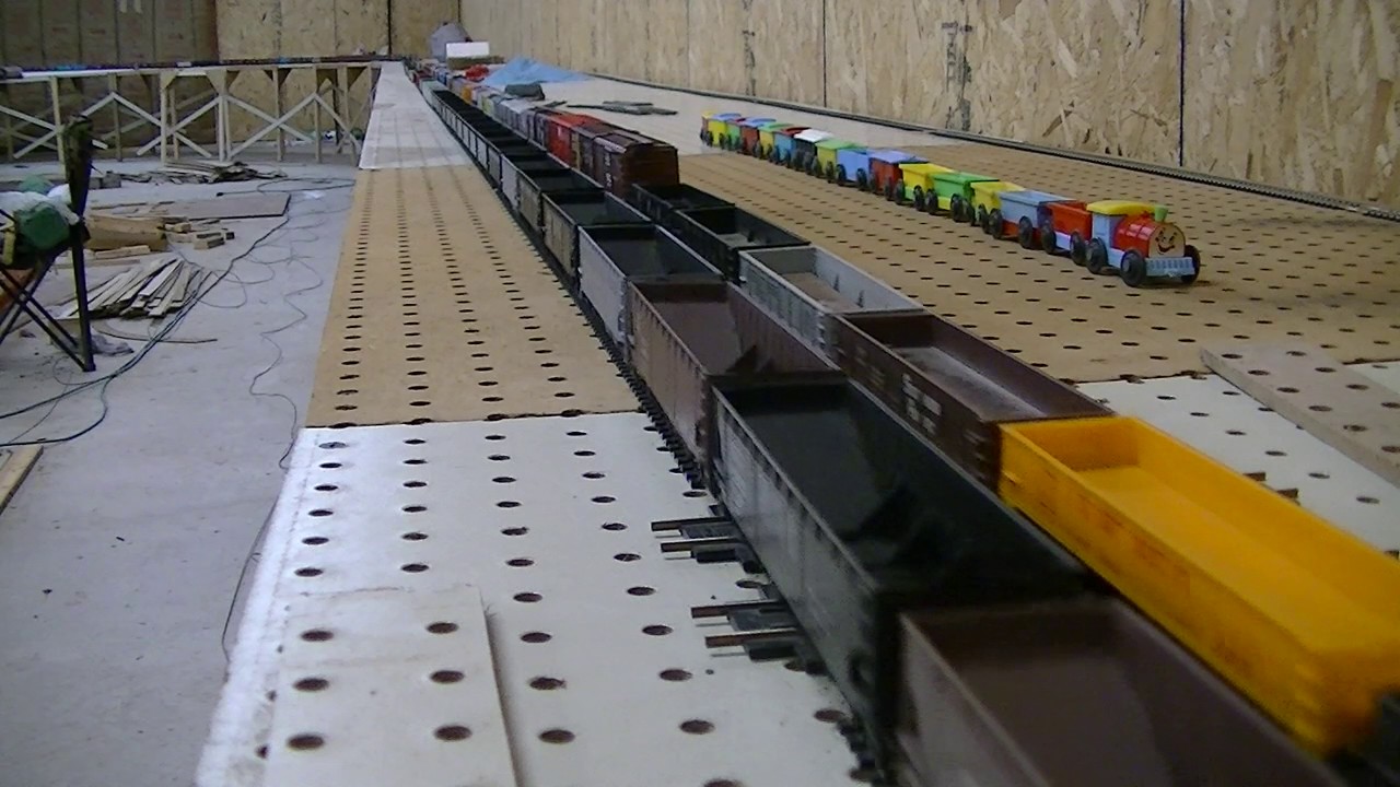 CSX Athearns pulls very long model train ( lights out )