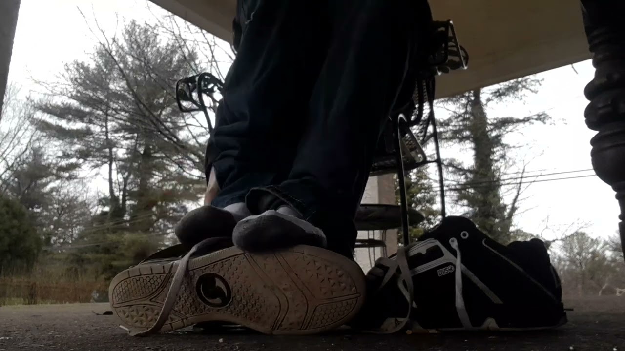 Some Shoeplay with my loosely laced Dvs