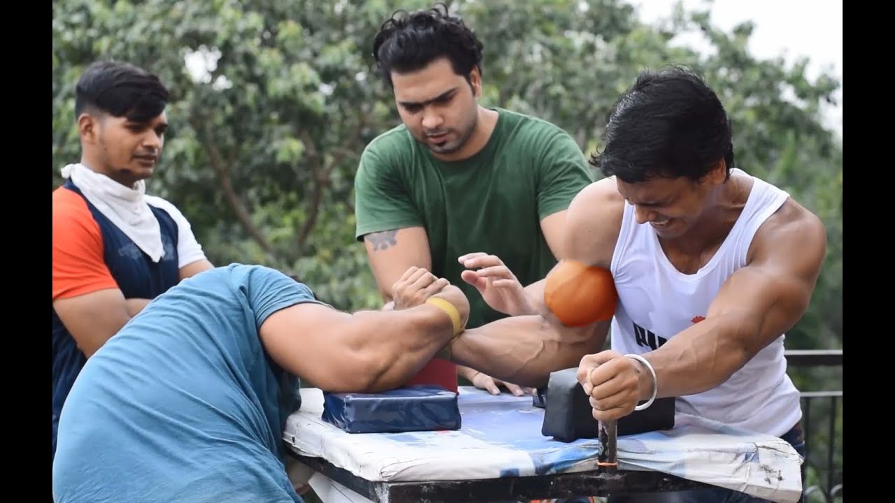 AKASH KUMAR VS SANJAY DESHWAL ARM WRESTLING PRACTICE AT DELHI | ARM WRESTLING INDIA | WRIST HUNTER