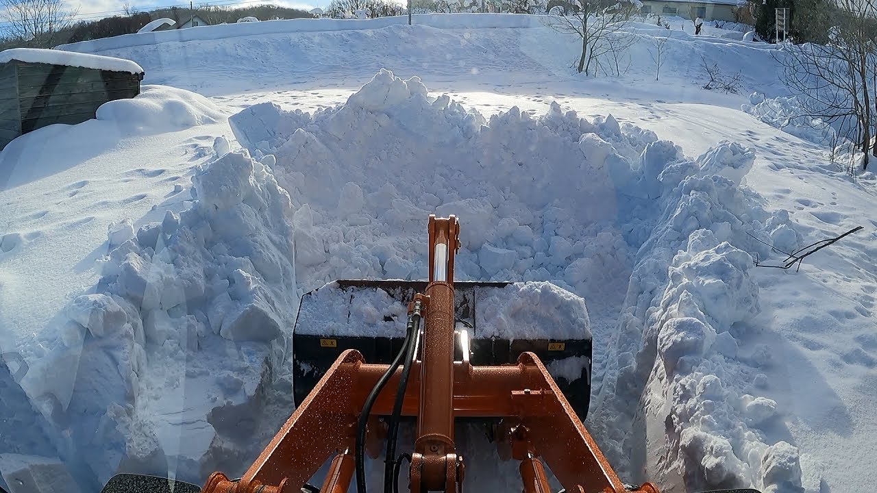 24 25 シーズン  タイヤショベルの除雪 ５ ZW40車内から🌈  