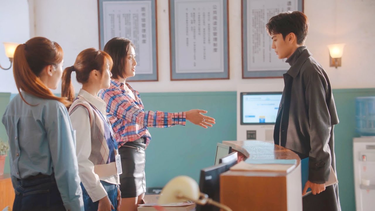 เด็กสาวเจ้าเล่ห์เยาะเย้ยซินเดอเรลล่าที่ไม่แต่งงาน แต่คู่หมั้นของเธอกลายเป็นซีอีโอ!