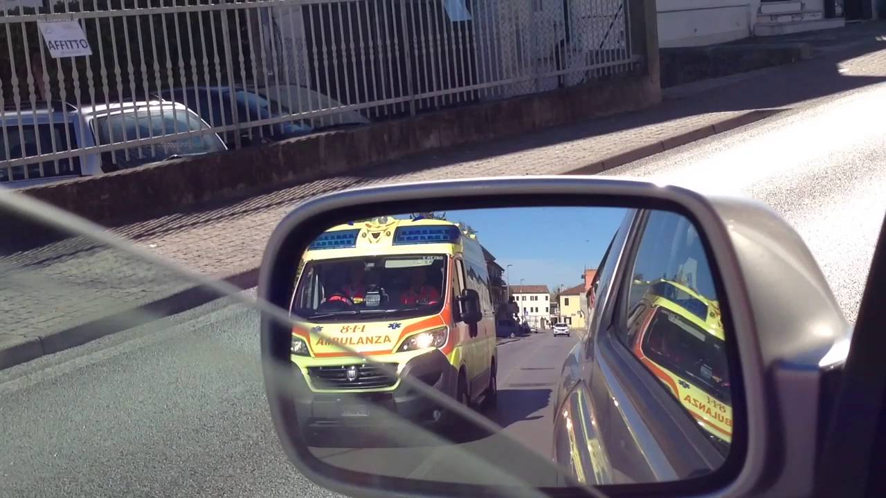 1x Ambulanza Suem Ulss 13 in Emergenza