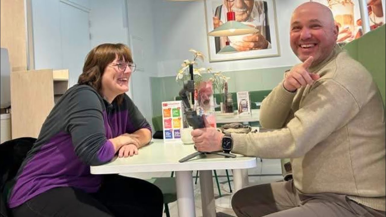 “Hetty van Gemeentebelangen in gesprek met inwoners en ondernemers.”Op pad met Hetty”