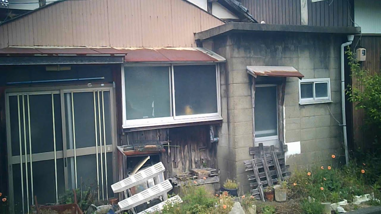兵庫県姫路市四郷町中鈴　この町もまた古い住宅がいっぱいでした