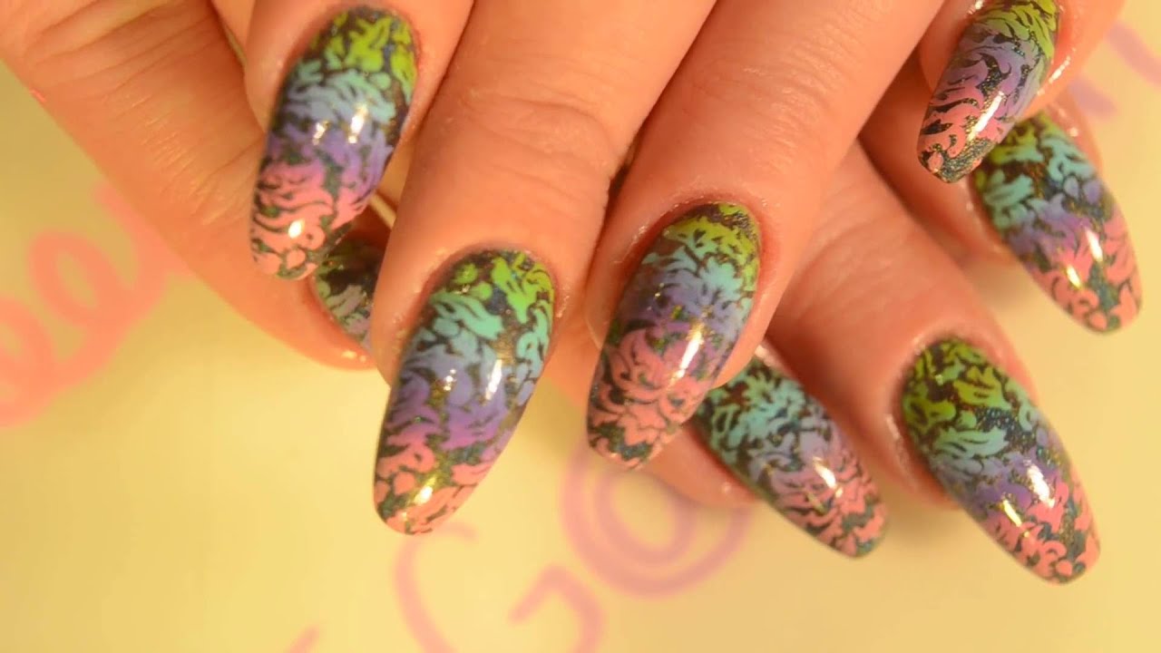 #TBT mani | holo and rainbow damask stamping