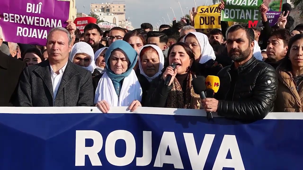 SILOPIYA'DA ON BİNLER ROJAVA İÇİN YÜRÜDÜ: KÜRT HALKI QSD'NİN YANINDA