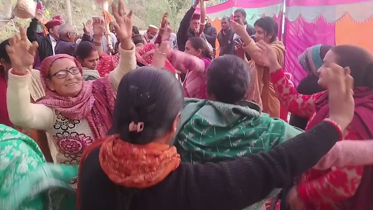 मां के आश्रीवाद मे लोग नाचते हुए  || TAPWAL VLOGS PLEASE SUBSCRIBE ME 