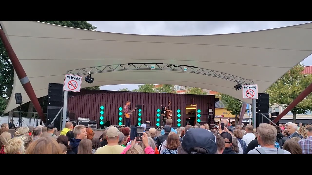 Pauli Hanhiniemi & Ville Rauhala - &Auml;iti pojastaan pappia toivoi