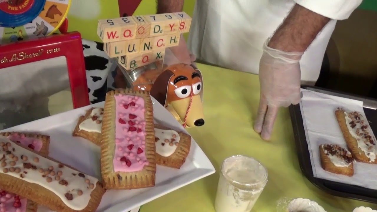 Lets find out about Lunch Box Tarts at Woody’s Lunch Box in Toy Story Land