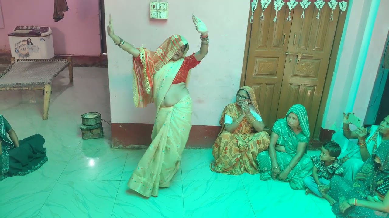 Aakash studio sirsaganj lokgeet dhamakedar rasili bhabhi ka dance