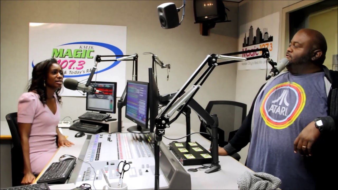 Lavell Crawford Talks Why You Should Not Slide in the DM's