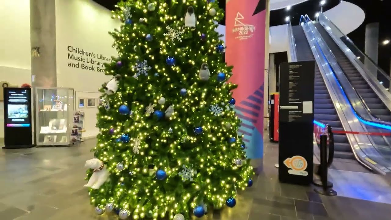 [4K] 🇬🇧 Birmingham Central Library and Ice Rink fun in the Christmas Market ⛄