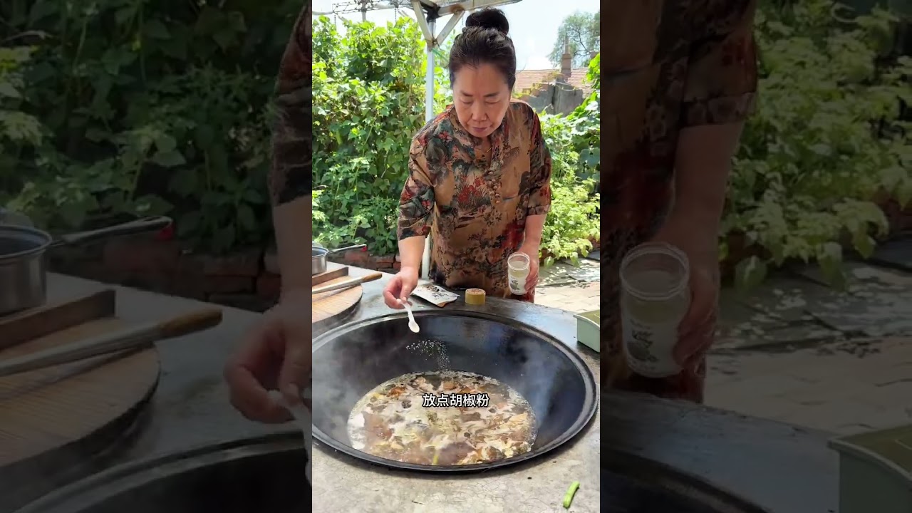 看看俺老婆婆做的排骨焖面嘎嘎哇塞！#记录我的农村生活