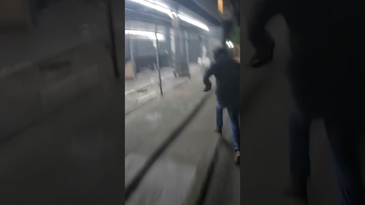 Graffiti police chase. Omg it’s the police RUN!!!!! 