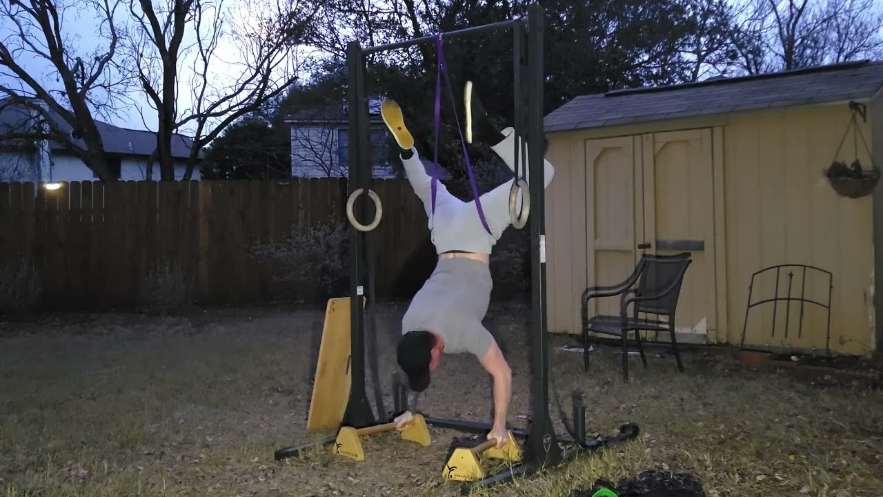 Прогресс в выполнении отжиманий в стойке на руках под углом 90 градусов — 3-я неделя.