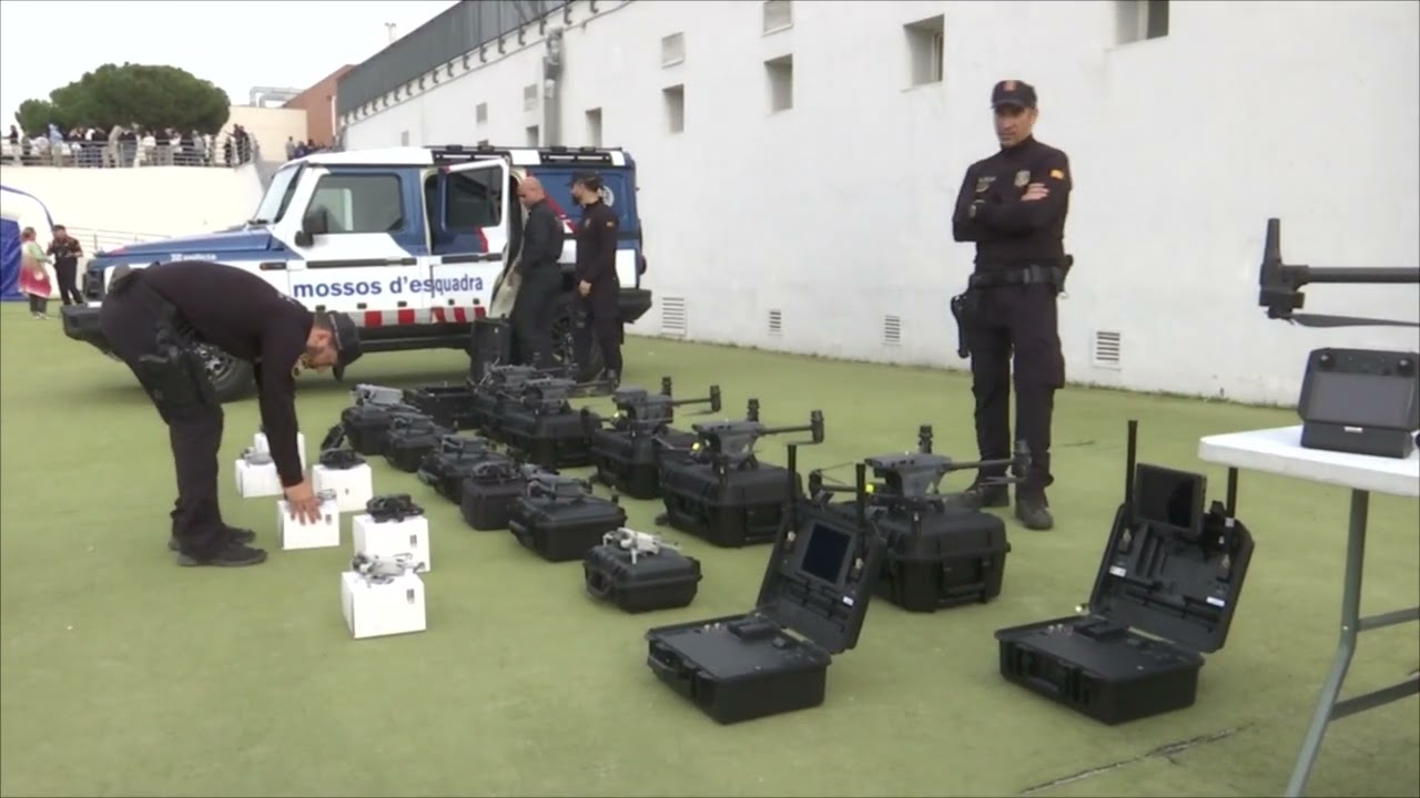 Els Mossos presenten a Mollet la seva Policia Aèria