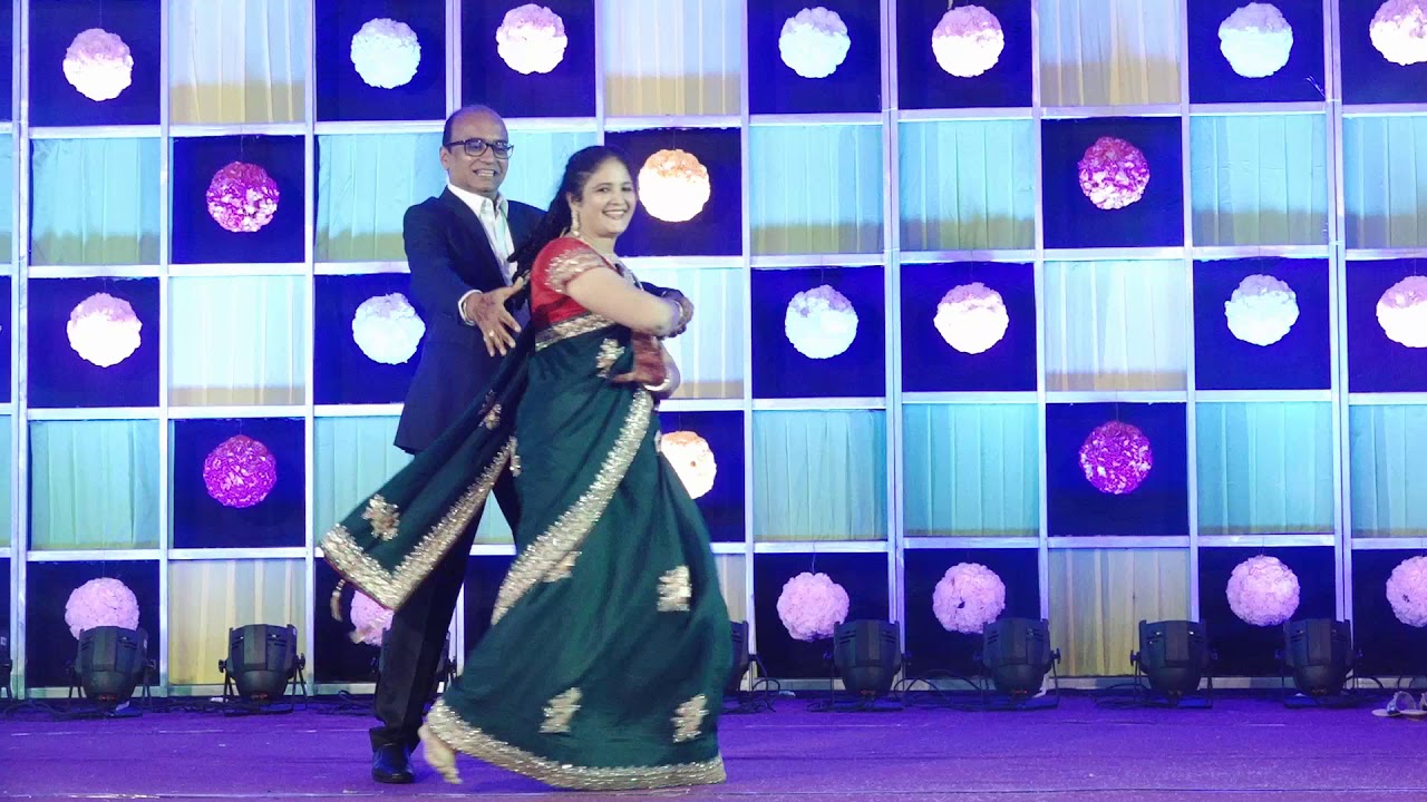 PARENTS COUPLE DANCE