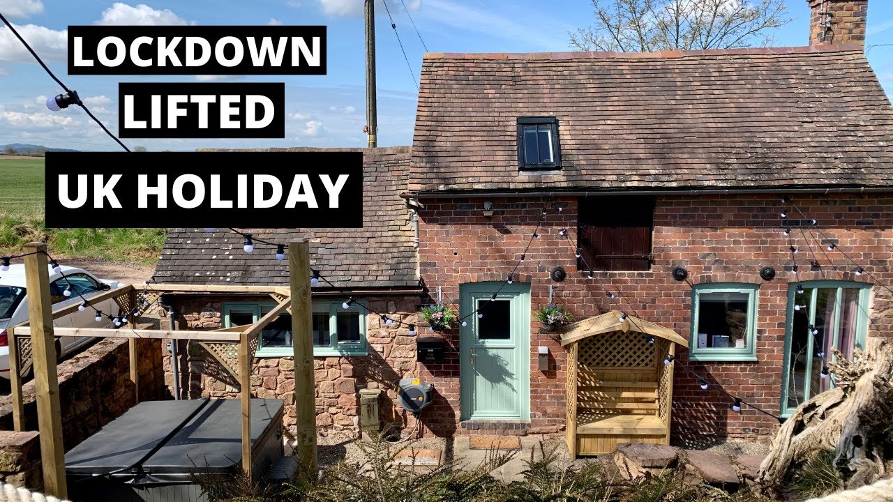 UK STAYCATION 2021 🇬🇧 Couples weekend getaway UK - England Airbnb In a cosy UK Cottage.