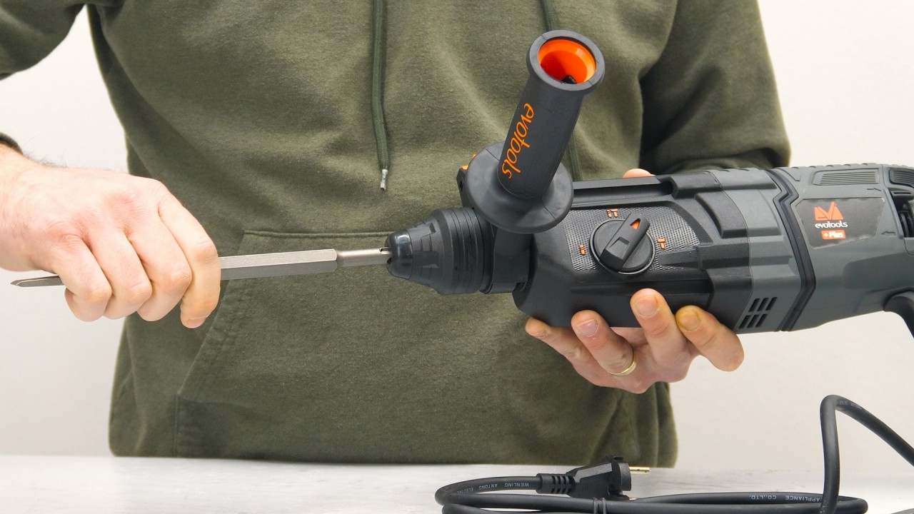 Ce poti face cu 2.8 Jouli? Am testat rotopercutorul Evotools cu burghiu de 26mm