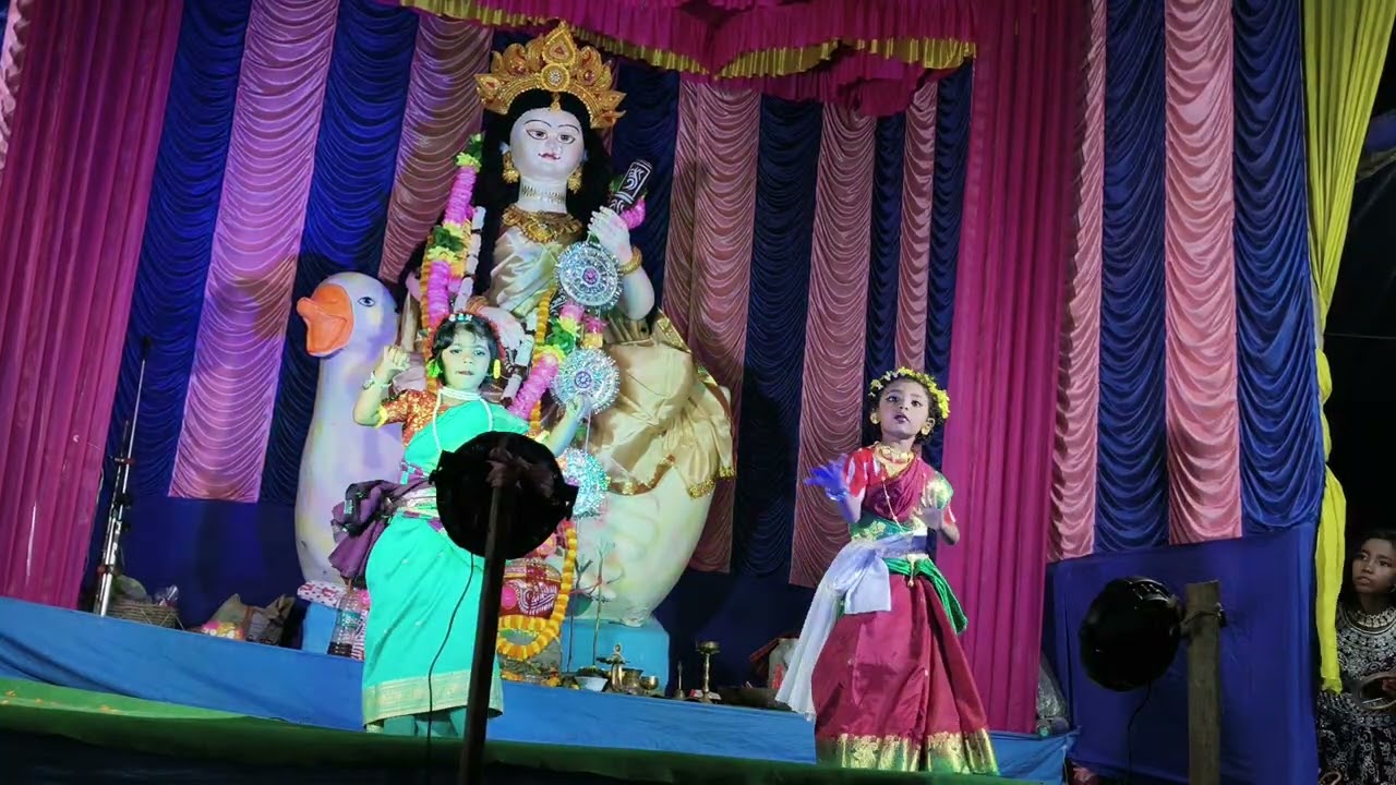আমাদের বাড়ির এই দুই ছোট্ট জীবন্ত সরস্বতী যে সুন্দর উপস্থাপনা করল