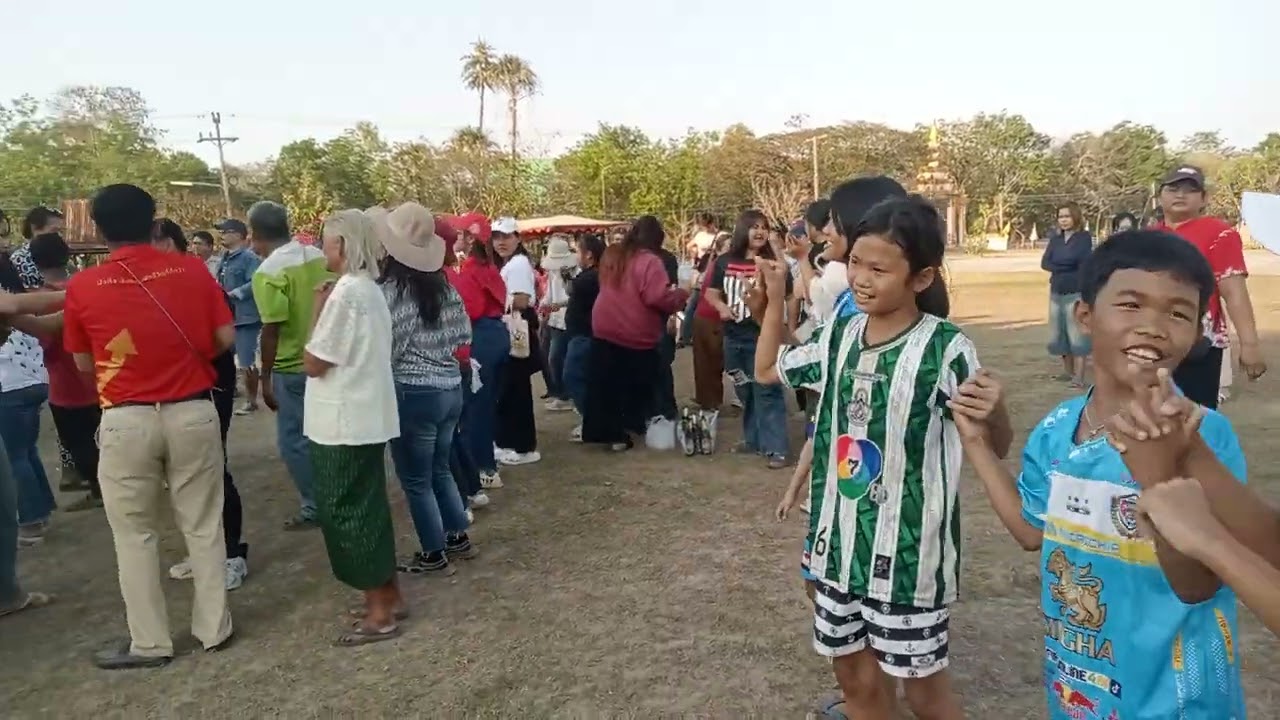 ม่วนนำกันงานบุญรถแห่
