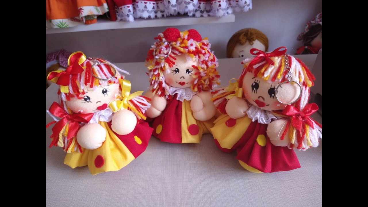 CHAVEIRO DA BONECA EMÍLIA APENAS COM FUXICOS E RETALHOS - ÓTIMA OPÇÃO DE VENDAS E LEMBRANCINHAS.