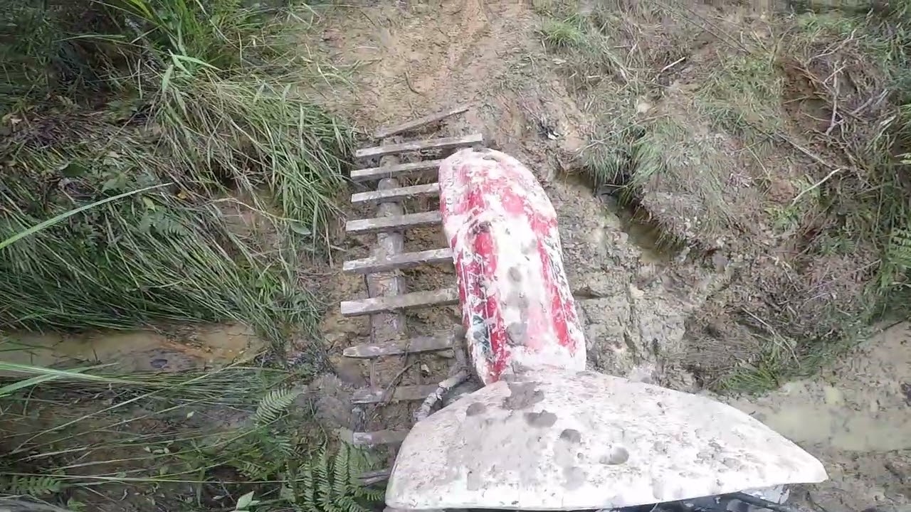 Barro, trilha e emoção ate o fim. Trilha de moto (Formiga MG) PARTE 2