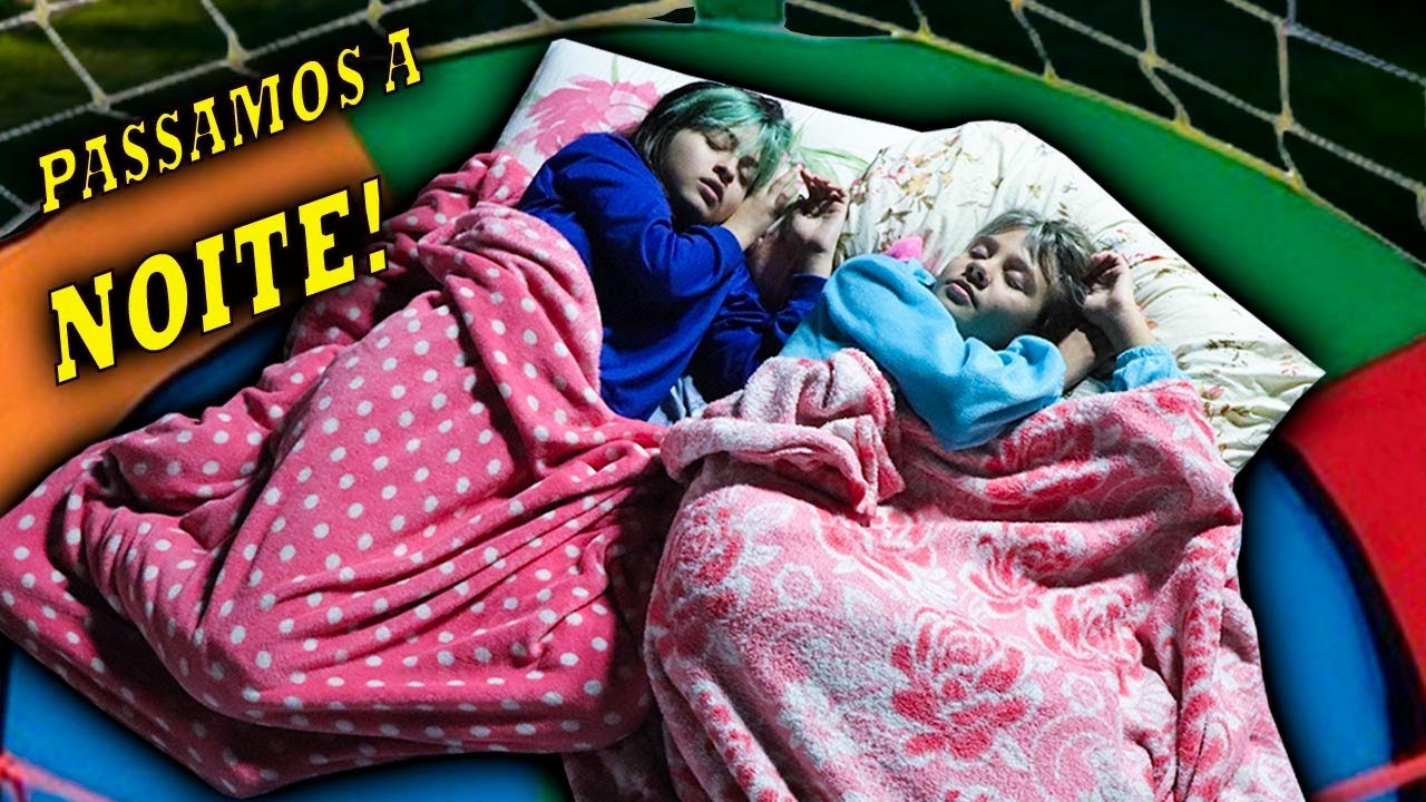 PASSAMOS A NOITE NA CAMA EL&Aacute;STICA! | Mayumi