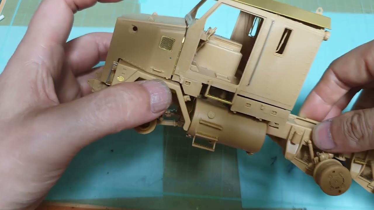 HOBBY BOSS  1/35  M1070 Dump Truck  Part2 Temporaty assembly 