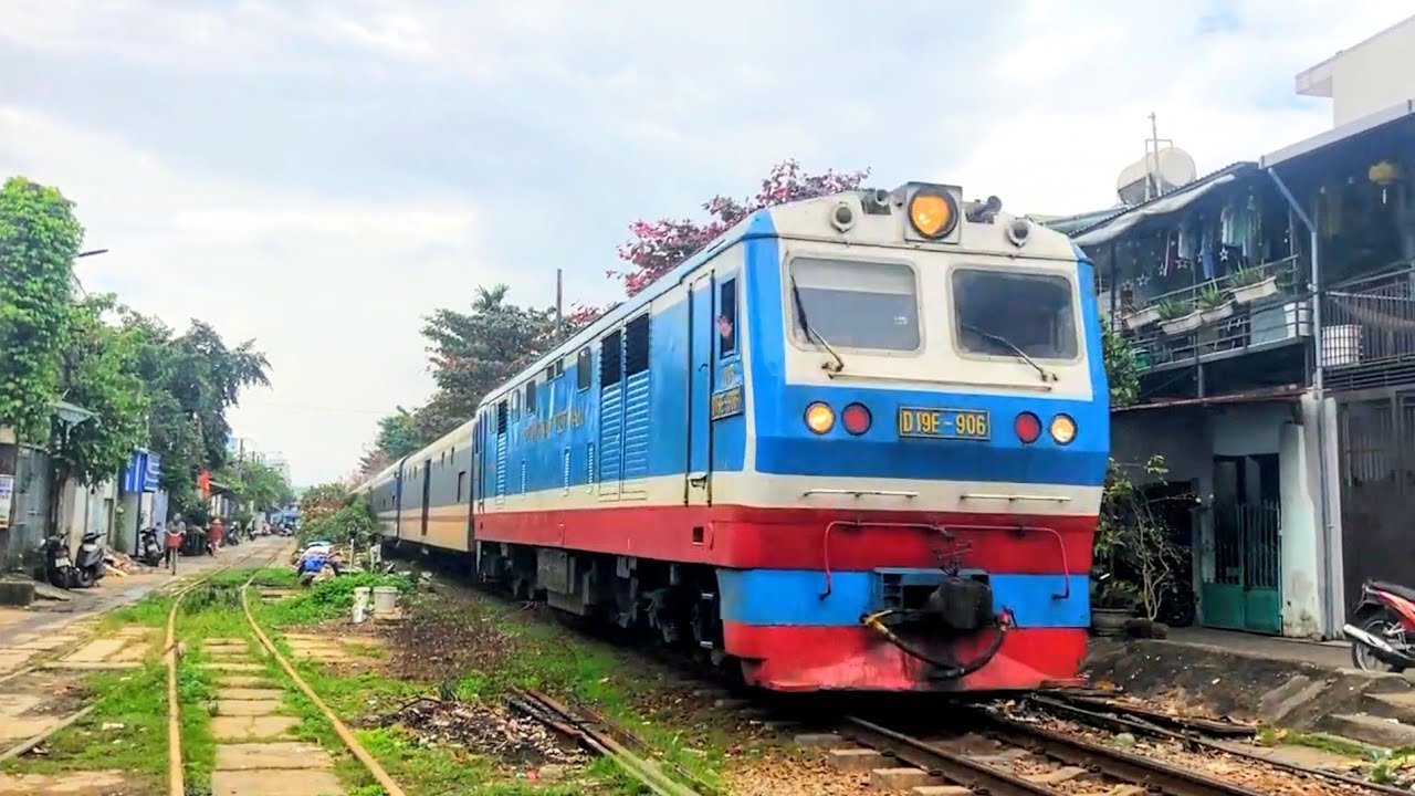 NGẮM CẢNH ĐOÀN TÀU TRÊN GA ĐÀ NẴNG TRONG NGÀY ĐẶC BIỆT ĐI BÃO ĐÊM, CHIẾN THẮNG VIỆT NAM VÔ ĐỊCH 🇻🇳❤️
