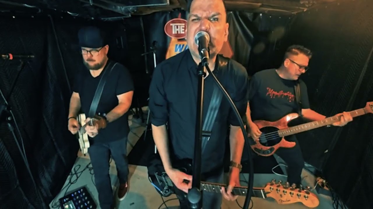 Wonderwall  - The Warped Tourists